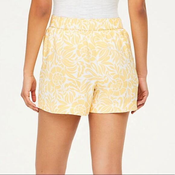 Loft Pull on Floral Shorts - Picture 2 of 4